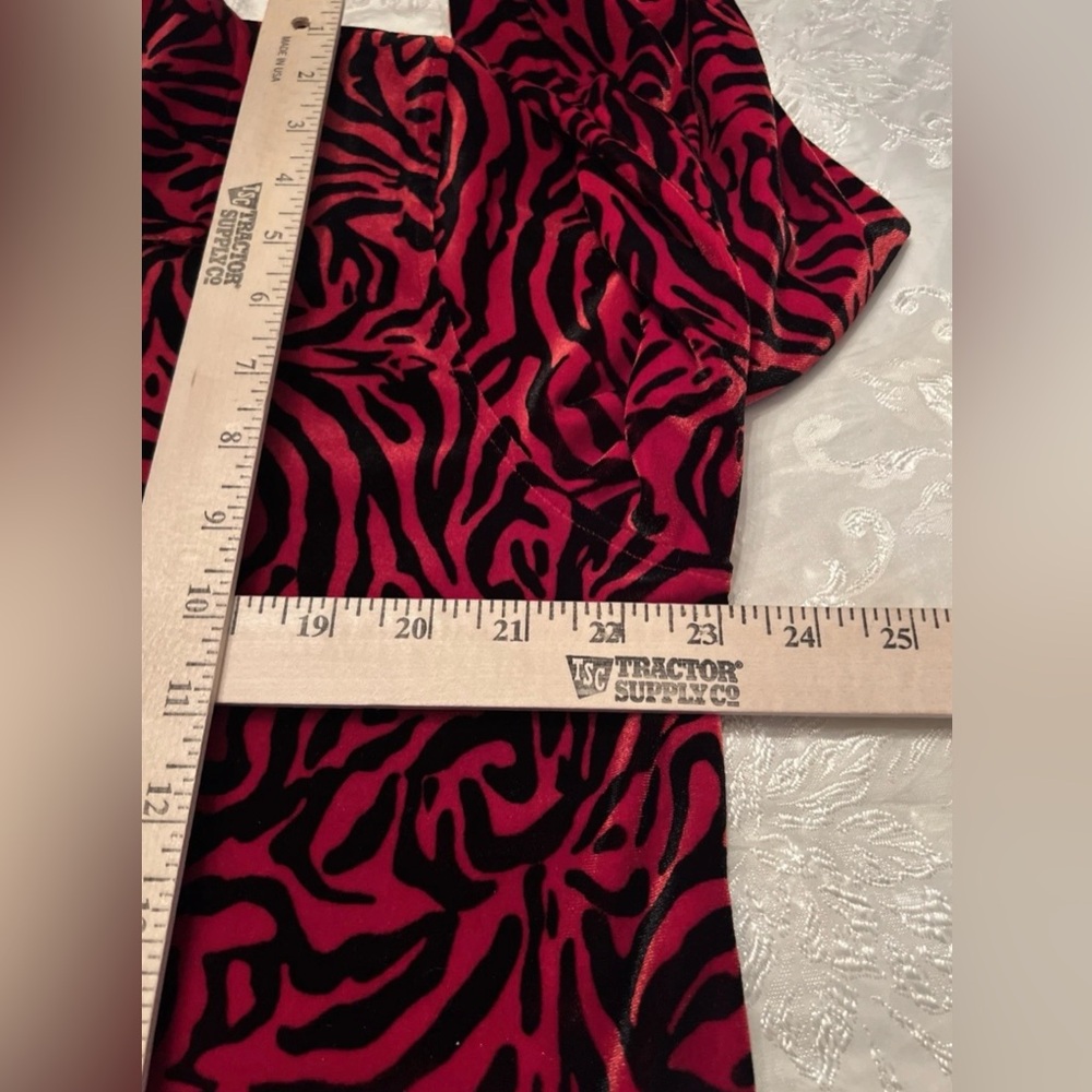 JM Collection Size L Red & Black Animal Print Button-Down Faux Velvet Side Slits - Picture 12 of 13
